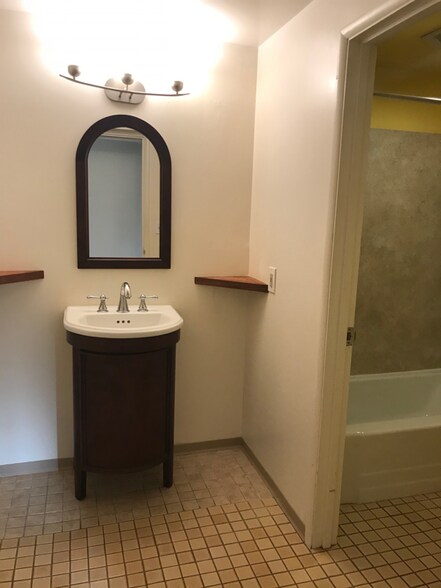 Building Photo - 5202 37th Ave SW