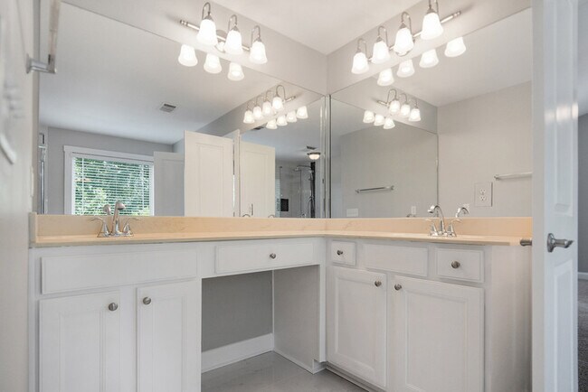 Building Photo - 2056 Hatteras Wy