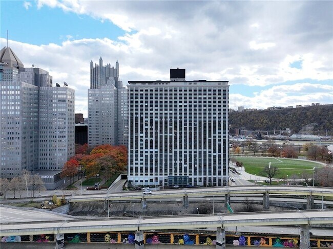 Building Photo - 320 Fort Duquesne Blvd