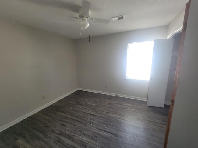 Building Photo - 3914 Almon Dr
