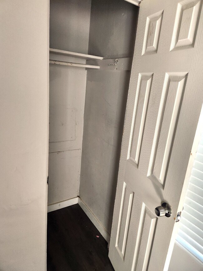 Building Photo - AMAZING 1 BEDROOM 1 BATHROOM FOR LEASE