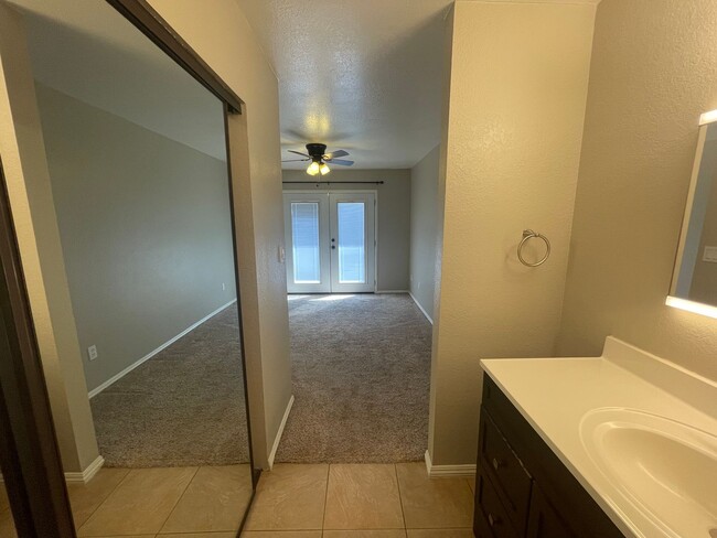 Building Photo - 2 bedroom single story with attached 2 car garage!