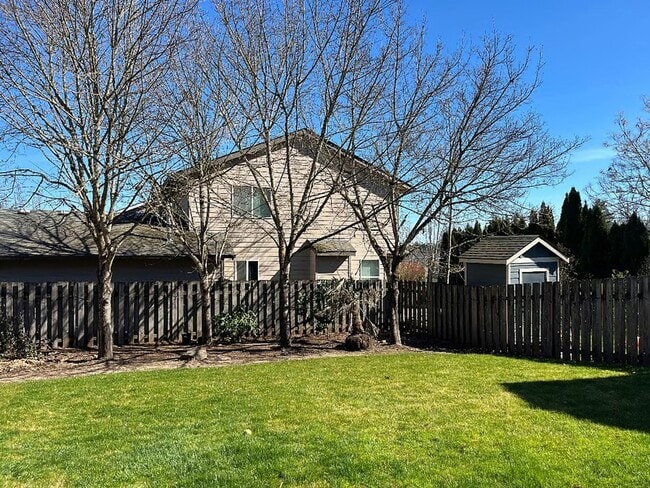 Building Photo - Furnished 3 Bedroom. 2.5 Bath Home in Dundee- Short Term Lease Options Available