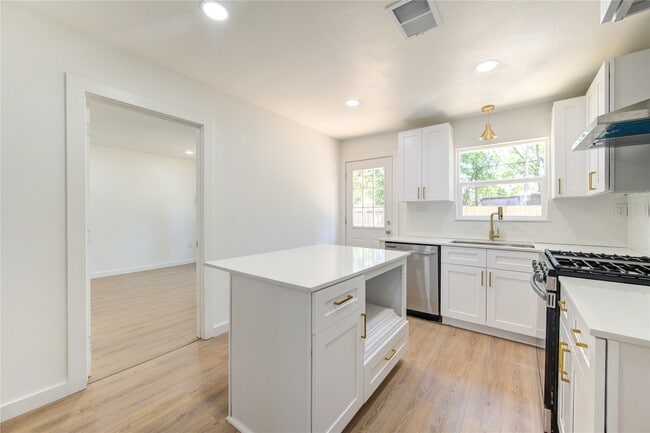 Building Photo - 6725 Madrid St