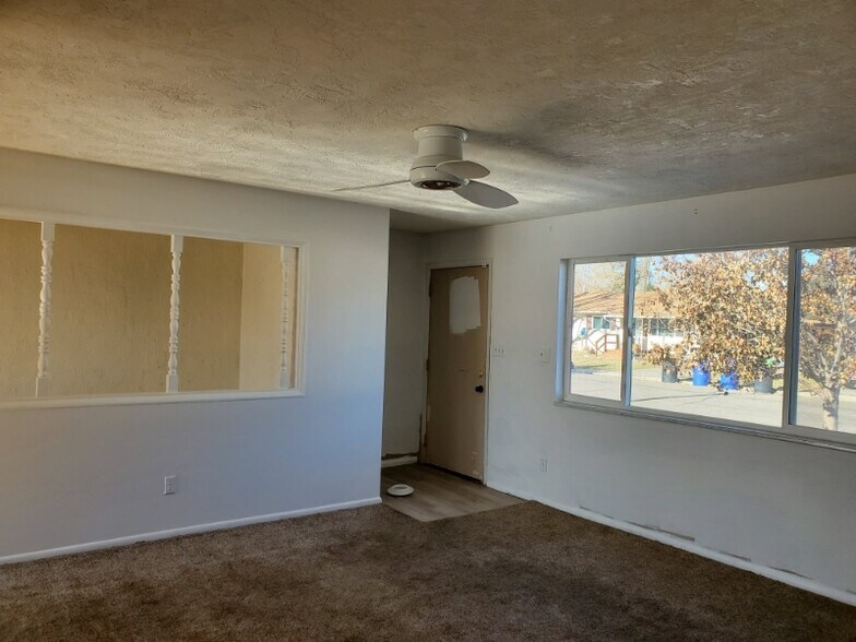 Building Photo - 615 Angela Dr