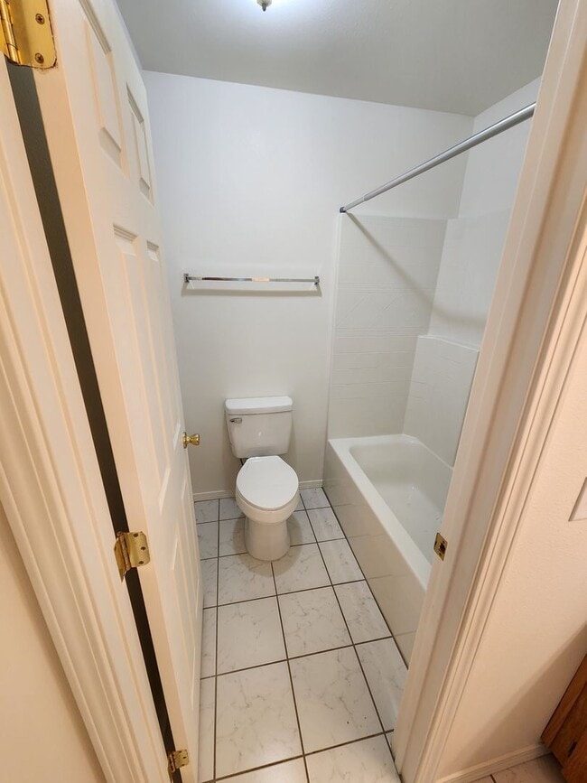 Building Photo - Charming 3 Bedroom and 2.5 Bathroom home located in desirable Tacoma