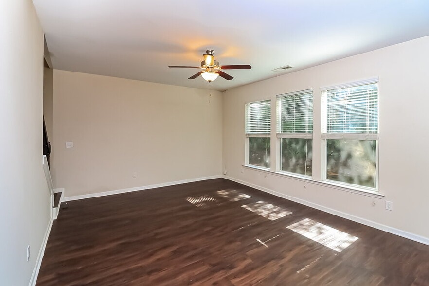 Building Photo - 360 Darbys Run Ct