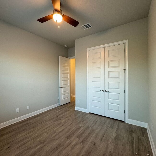 Building Photo - 3750 E Palm Valley Blvd