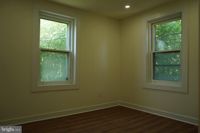 Building Photo - 140 S Keswick Ave