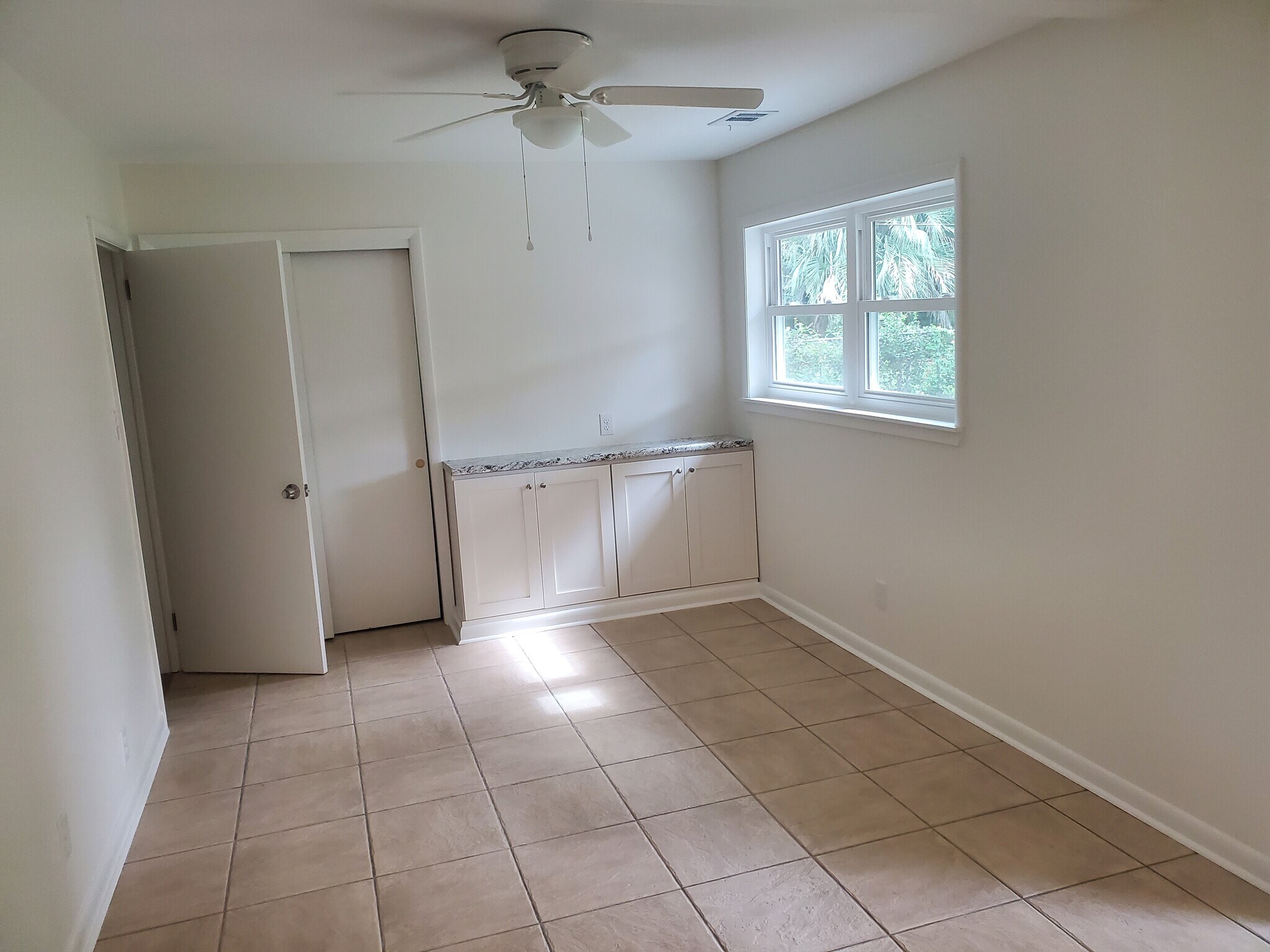 Building Photo - 11704 Largo Dr