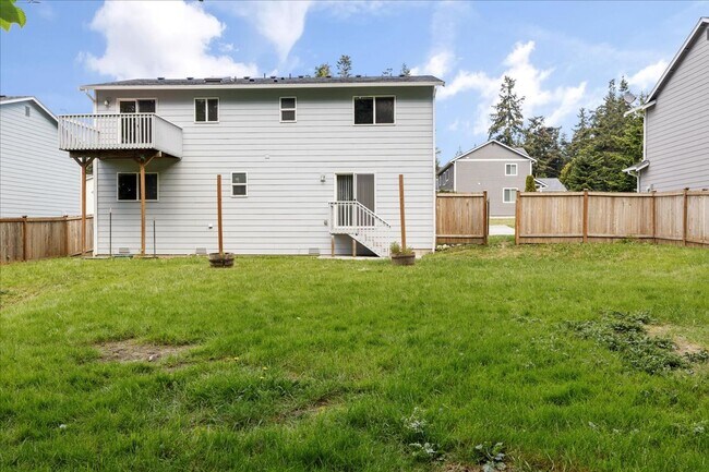 Building Photo - Beautiful Spacious 4 Bedroom 2.75 Bathroom...