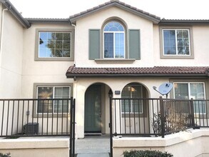 Building Photo - Beautiful 2 Bedrooms,  2.5 Bath Townhome with 2 Car Attached Garage in Ontario