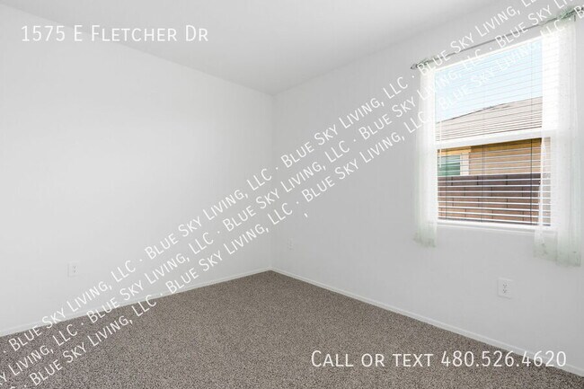 Building Photo - 1575 E Fletcher Dr