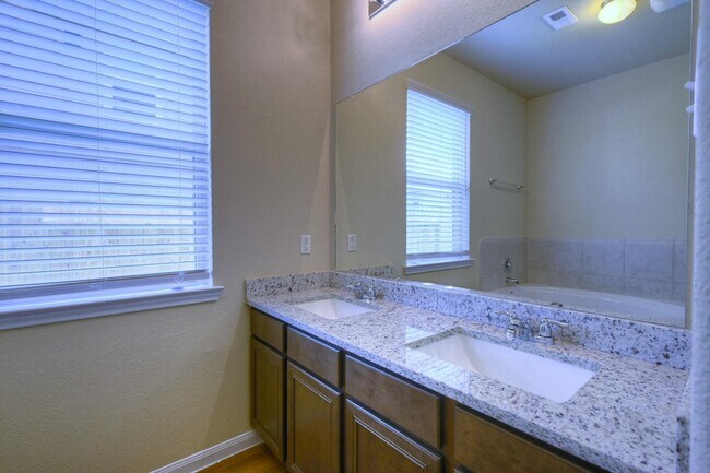 Building Photo - 17131 Devon Dogwood Trail