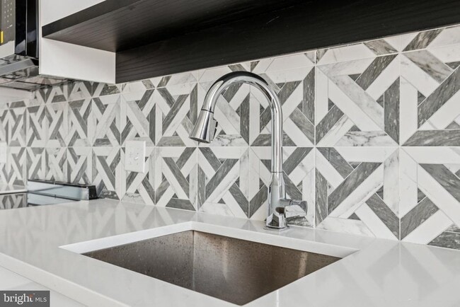 Building Photo - 1201 Vine St