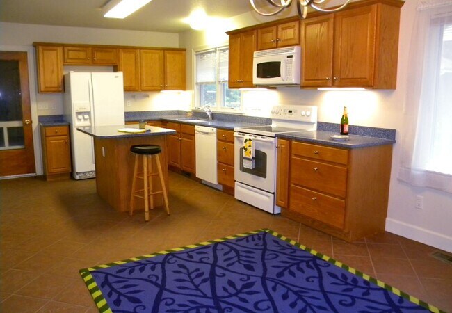 Building Photo - 2010 S Race St