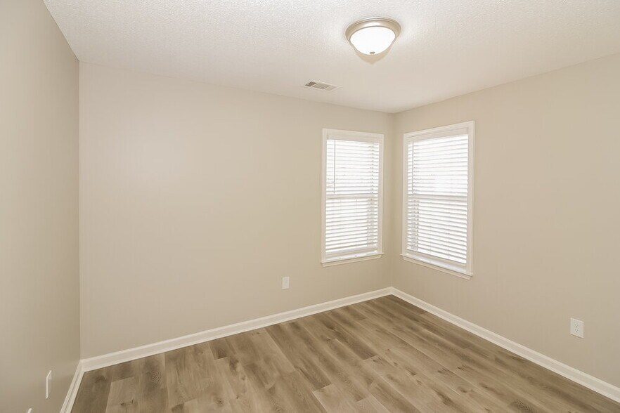 Building Photo - 200 Cameron Dr