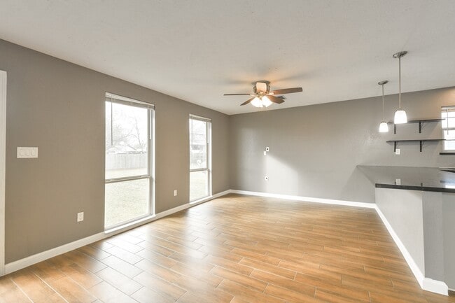 Building Photo - 1210 Airline N