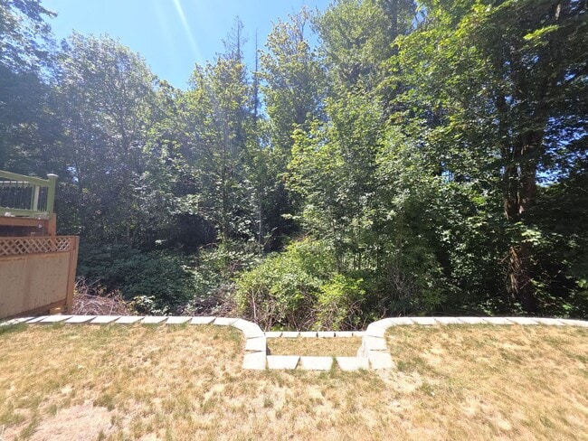Building Photo - 4-bedroom, 2.5-bathroom home located in Fe...