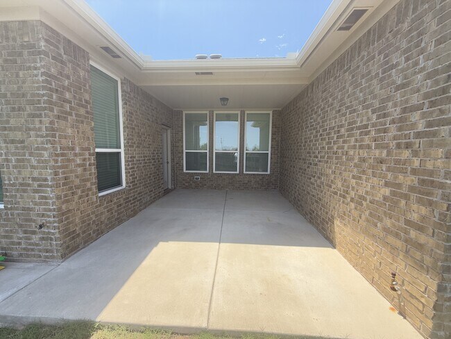 Building Photo - 18808 Bajo Dr