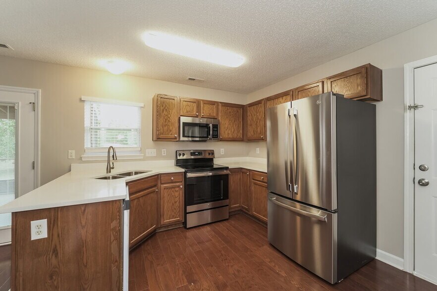 Building Photo - 11210 Silver Glen Ln
