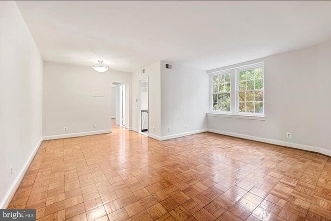 Building Photo - 30 S Old Glebe Rd