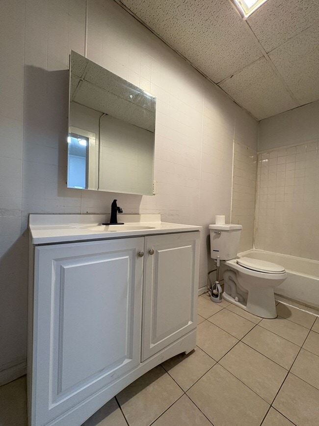 Building Photo - 58-60 Temple Street