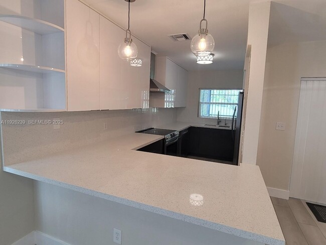 Building Photo - 19066 Bob-O-Link Dr