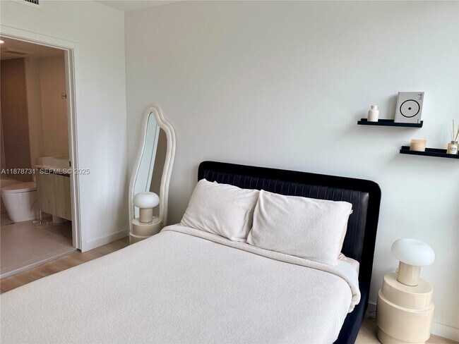 Building Photo - 13800 Highland Dr