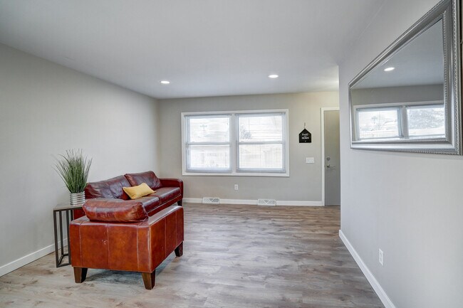 Building Photo - 4686 Capitol View Rd