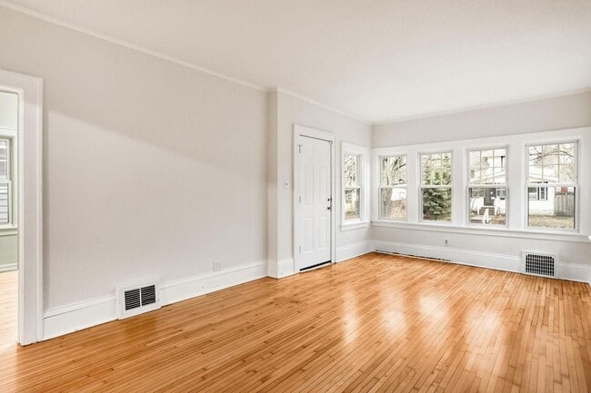 Building Photo - 3407 N Oliver Ave