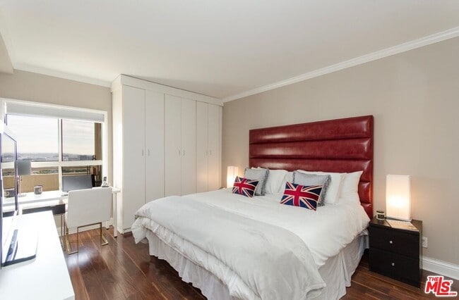 Building Photo - 1131 Alta Loma Rd