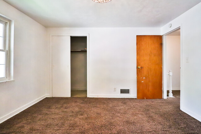 Building Photo - 925 N Prairie Ave