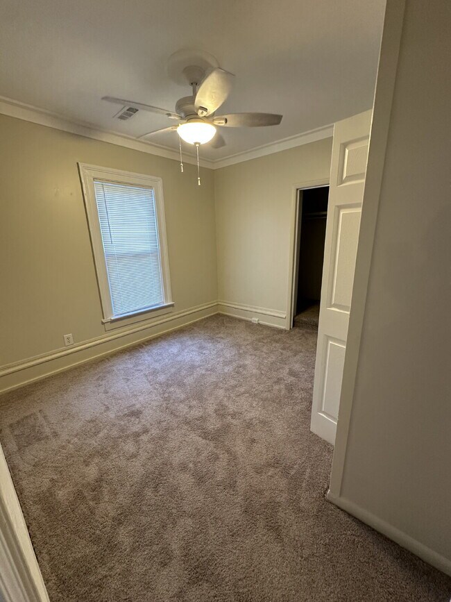 Building Photo - 3-Bedroom Duplex