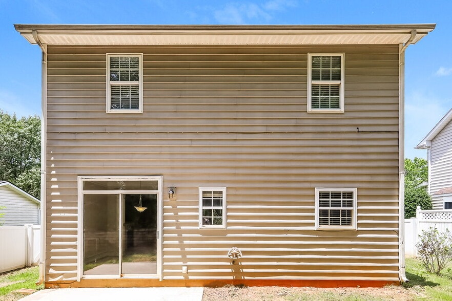 Building Photo - 6918 Lowen Rd