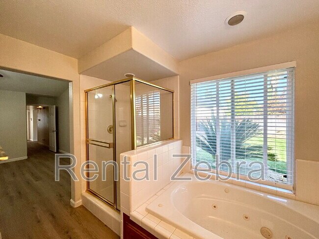 Building Photo - 746 Wren Ct