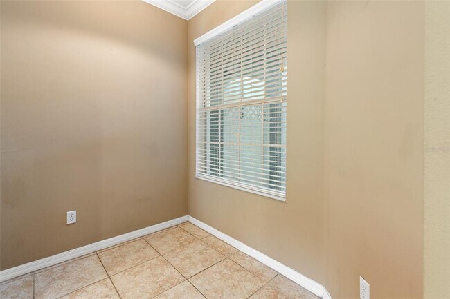 Building Photo - 2052 Park Crescent Dr