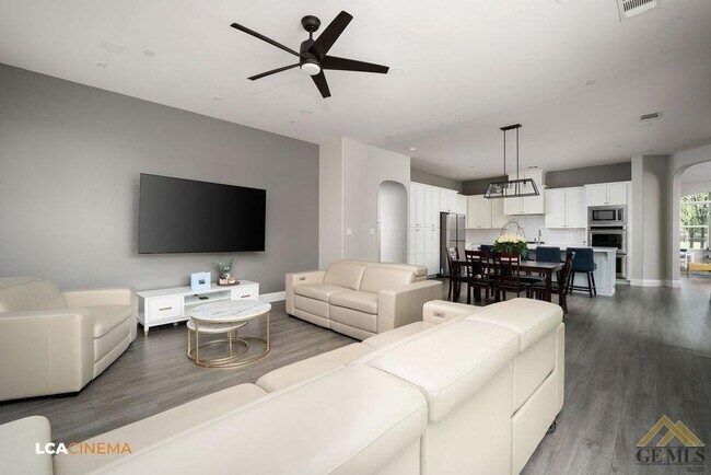 Building Photo - Luxury Living in Windermere Seven Oaks: Modern 5 Bed, 3 Bath Home with Pool, Solar, and Gated Nei...