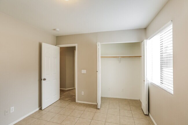 Building Photo - 12814 W Crocus Dr