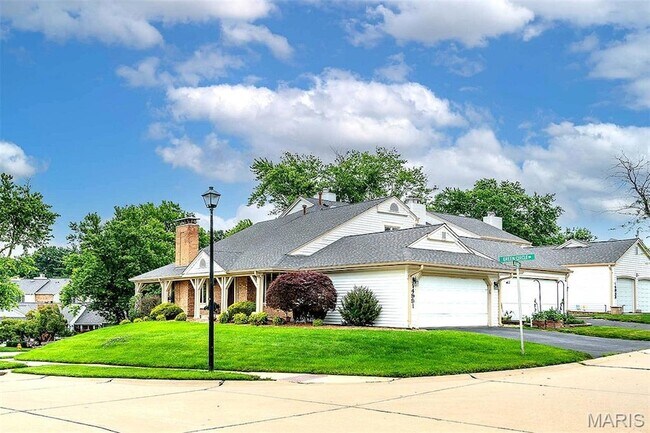 Building Photo - 14991 Broadmont Dr