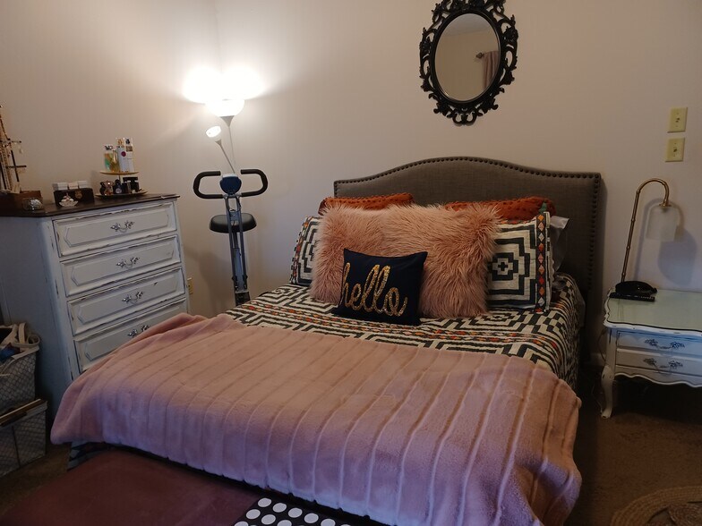 Bedroom - 2711 Hammock Ct