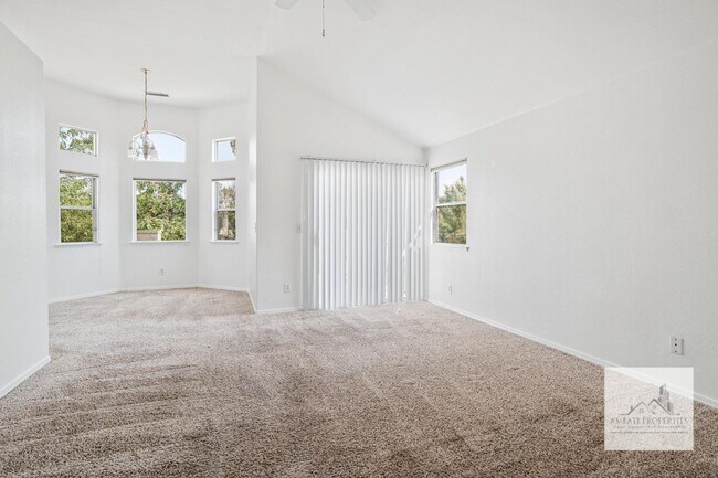 Building Photo - 2074 E Eclipse Ave