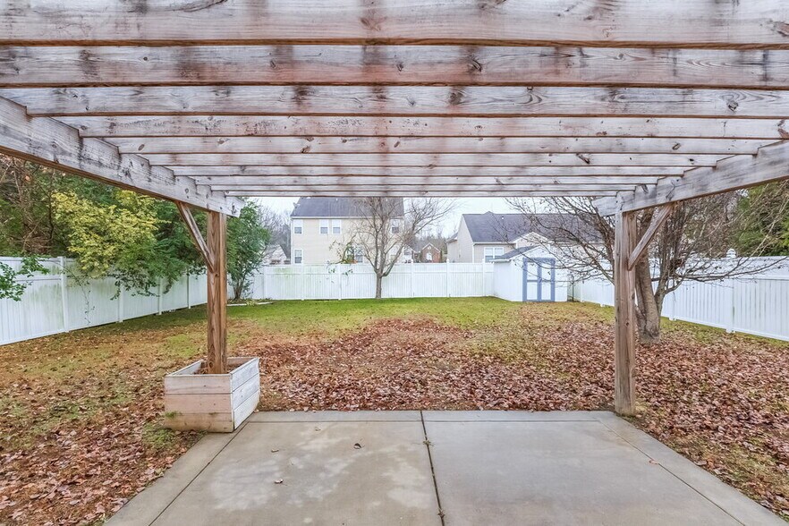 Building Photo - 15239 Pangborn Pl