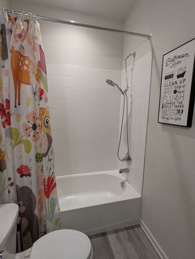 Building Photo - END UNIT newer build in ideal Frederick lo...