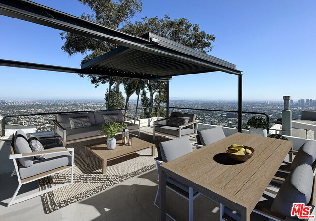 Building Photo - 8424 Grand View Dr