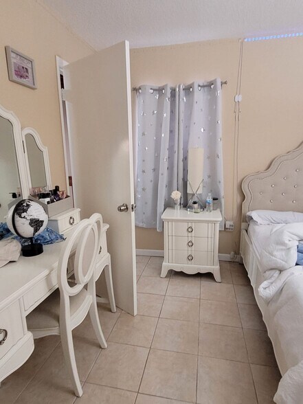 Building Photo - 10932 SW 25th St