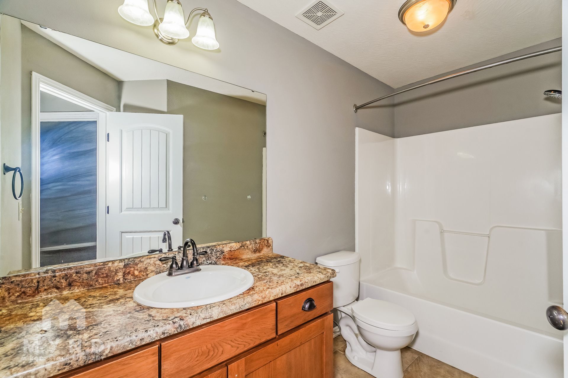 Building Photo - 4674 Oneida Dr