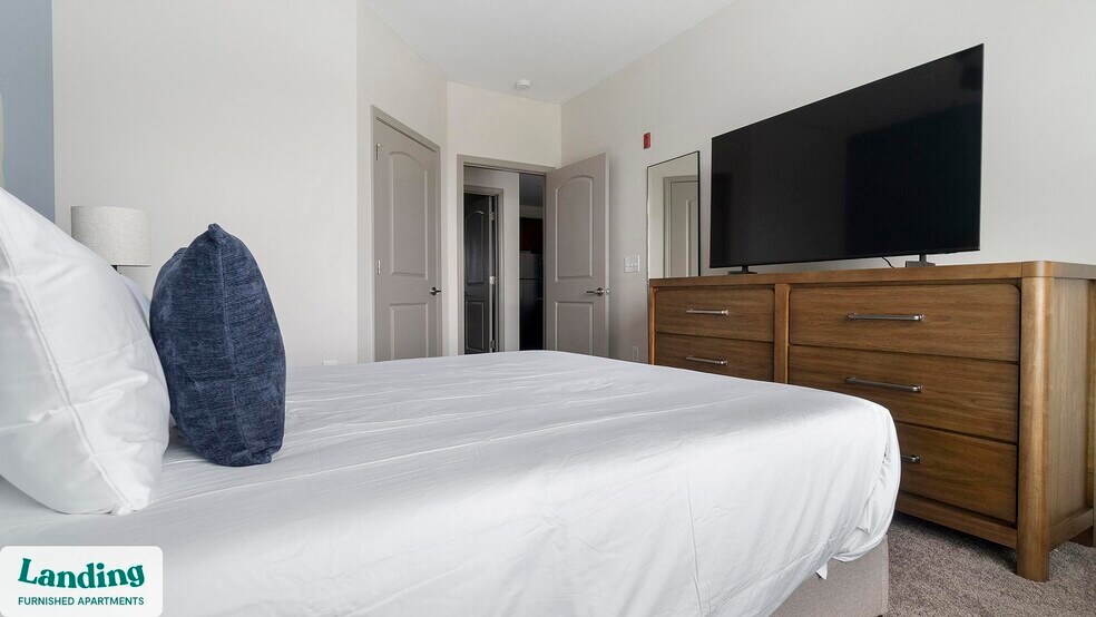 Building Photo - 900 E Six Forks Rd