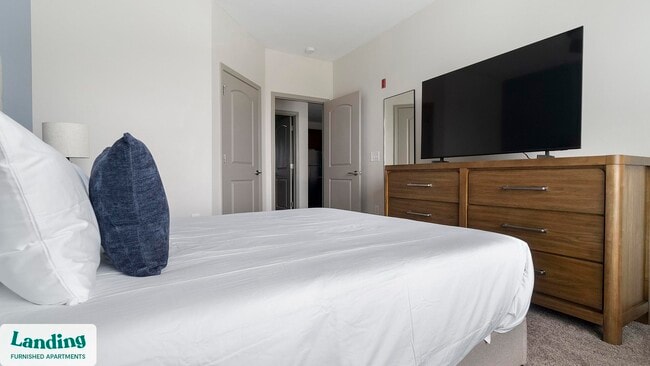 Building Photo - 900 E Six Forks Rd