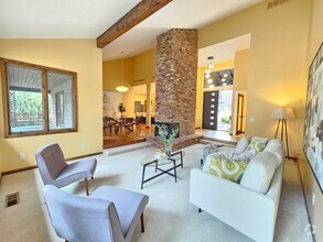 Building Photo - $3,500 - 4 Bed / 3.5 Bath Stunning South H...